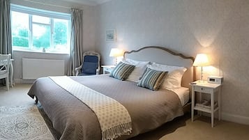 Luxury Room | Iron/ironing board, free WiFi