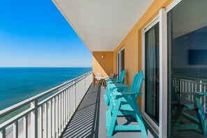 コンドミニアム ベッド (複数台) バルコニー オーシャンビュー (Splash Resort 1702w) | 施設の敷地