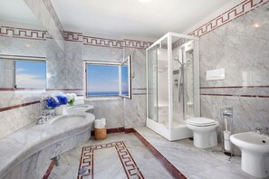 Exclusive Villa, Private Pool, Sea View | Bathroom | Free toiletries, hair dryer, bidet, towels - YourHome - Villa Claudette (Massa Lubrense)