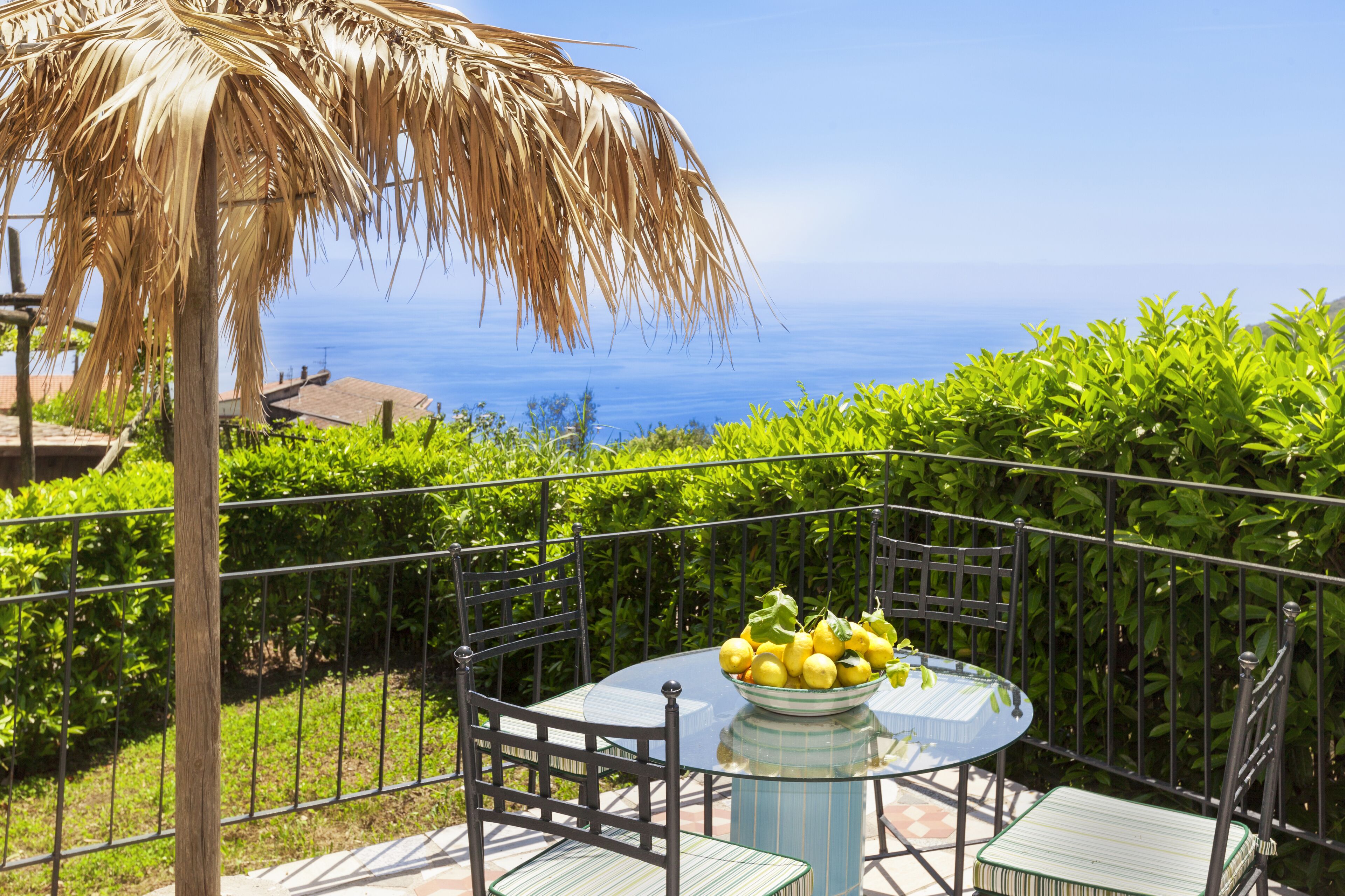 Exclusive-Villa, eigener Pool, Meerblick | Terrasse/Patio