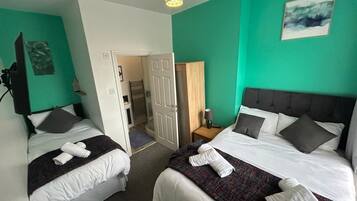 4 Schlafzimmer, Bügeleisen/Bügelbrett, kostenloses WLAN, Bettwäsche