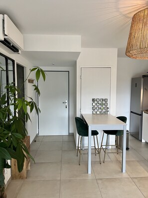 Dining - Appartement Proche de la Plage Dans Résidence Neuve à Porticcio (Grosseto-Prugna)