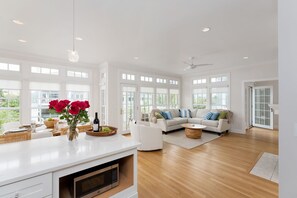 Interior - Wrightsville Beach Condo - Steps from the beach! (Wrightsville Beach)