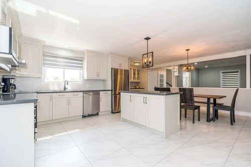 Serene 4BR house w/ Hot tub, Lake, Billiards & BBQ