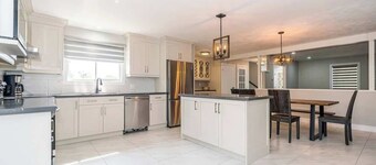 Serene 4BR house w/ Hot tub, Lake, Billiards & BBQ