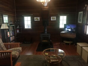 Interior - Lakefront Cottage in Beautiful Lanark Highlands (McDonalds Corners)