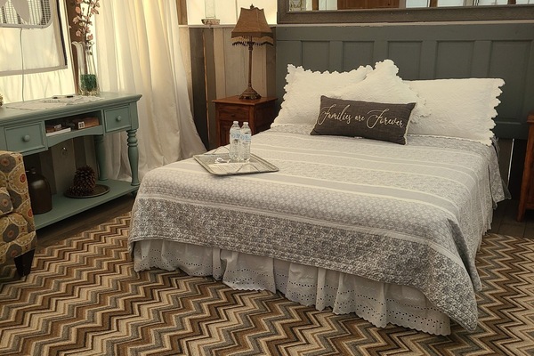 Dream your dreams on a Queen bed