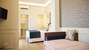 Luxury-Studiosuite | Hochwertige Bettwaren, Betten mit Memory-Foam-Matratzen, Zimmersafe