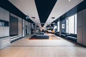 Coin salon dans le hall