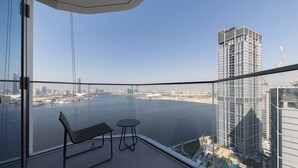 A balcony with a view of a body of water and a cityscape. - Comfortable 2BR Address Harbour Point (Dubai)