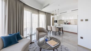 A modern hotel room with a living area, dining space, and kitchen. - Comfortable 2BR Address Harbour Point (Dubai)