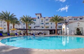 Outdoor pool, a heated pool - Luxe 2-BDR Suite Near SoFI&LAX (Marina del Rey)