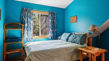4 bedrooms, iron/ironing board, free WiFi, bed sheets
