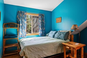 4 makuuhuonetta, silitysrauta/-lauta, ilmainen Wi-Fi, vuodevaatteet