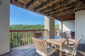 Outdoor dining - 2 Condos Near SDC | Sleeps 12 | Lake Views (Branson)
