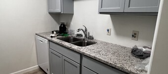 Cozy Home Away from Home: Modern Apartment in the Heart of Aggieland
