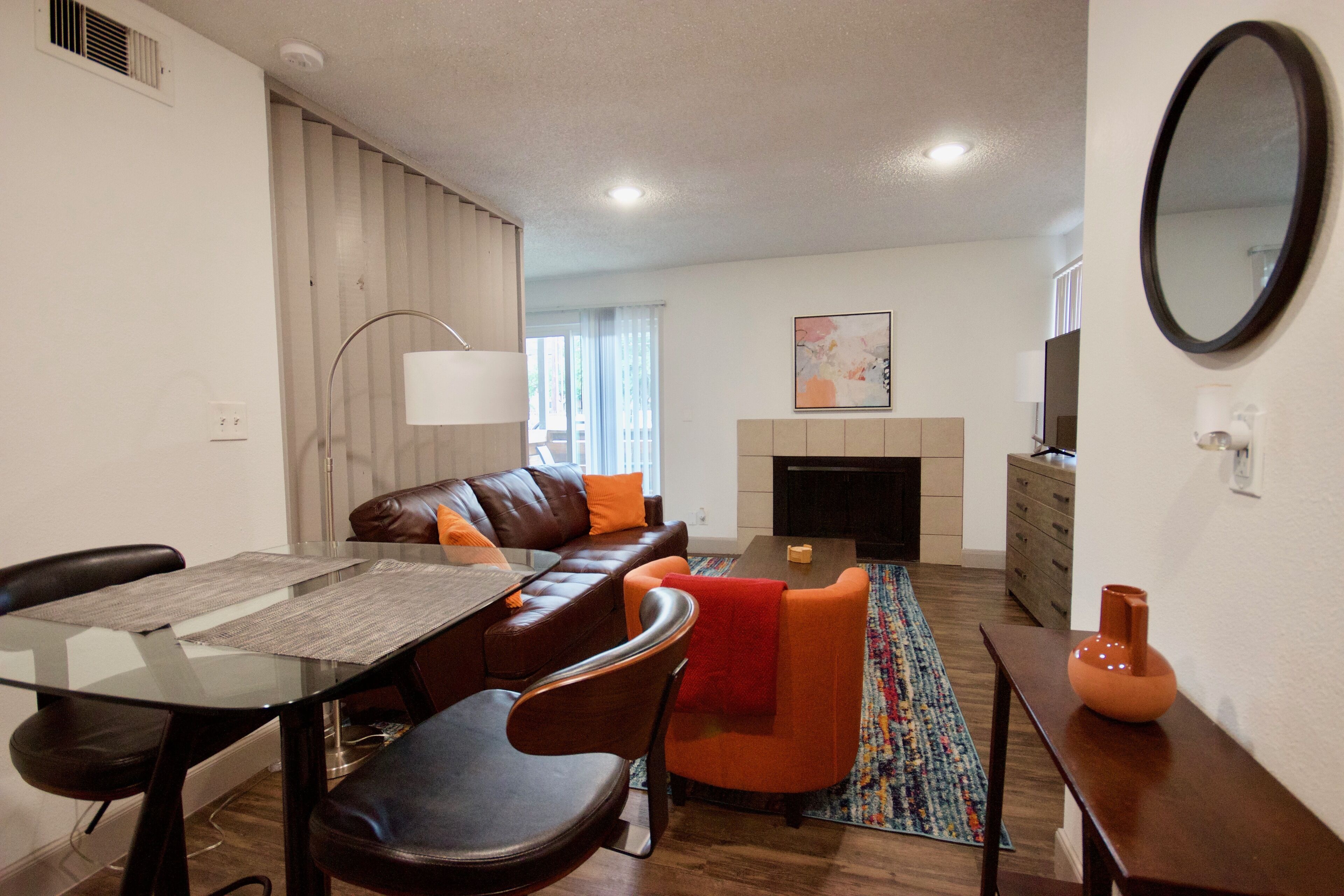 Comfortable studio close to NRG Stadium and downtown Houston.