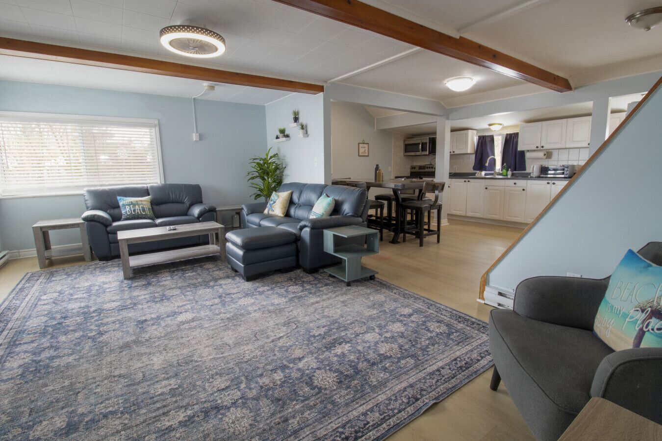 Smart-TV, Bücher, Stereoanlage