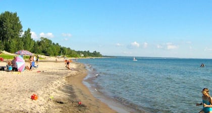 2 Bdrm Cabin - Balm Beach Views!