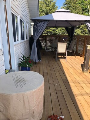 屋外ダイニングエリア