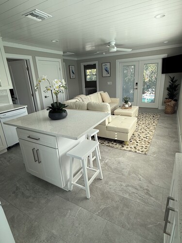 Close to Causeway / Walk to Nerita Beach - 2 Bedroom Duplex