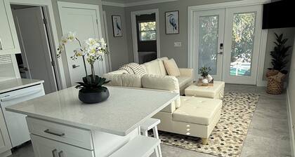 Close to Causeway / Walk to Nerita Beach - 2 Bedroom Duplex