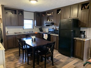 Fridge, microwave, oven, stovetop - The Cabin at Reelfoot. Cozy 4bedroom double wide with WiFi, AC. (Hornbeak)