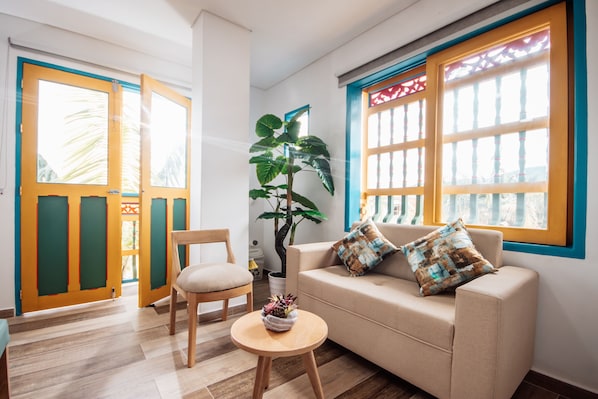 Deluxe Apartment | Living area | 40-inch Smart TV with digital channels, Netflix, streaming services