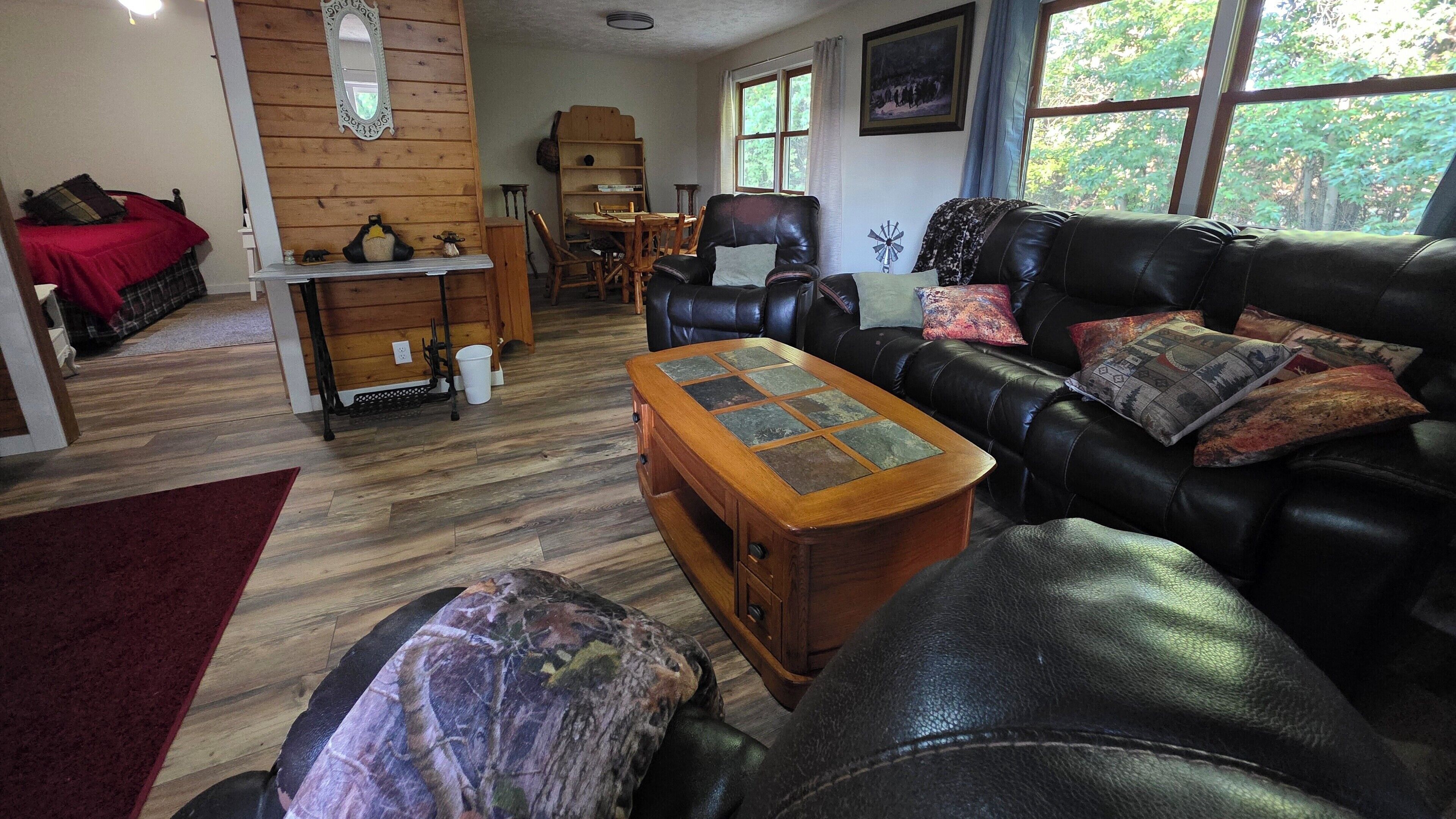 Smart-TV, DVD-Player, Bücher, Videothek