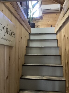 Interior - Cozy countryside cottage located on Crooked river in Naples Maine. (Naples)