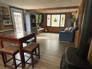 Smart TV, fireplace, books, printers - Cozy countryside cottage located on Crooked river in Naples Maine. (Naples)