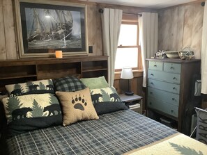 3 bedrooms, free WiFi, bed sheets - Cozy countryside cottage located on Crooked river in Naples Maine. (Naples)