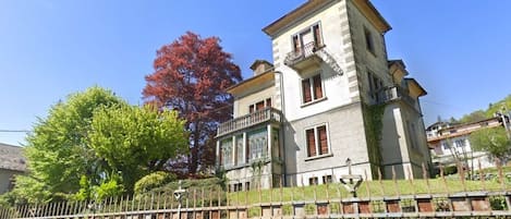 Mặt tiền nơi lưu trú