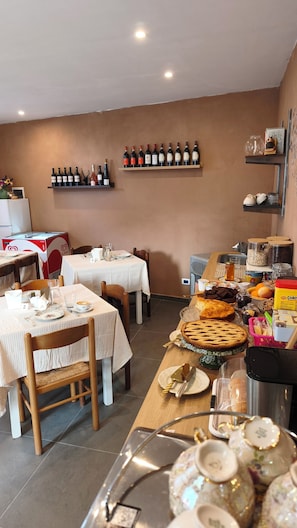 Buffet déjeuner servi tous les jours en supplément