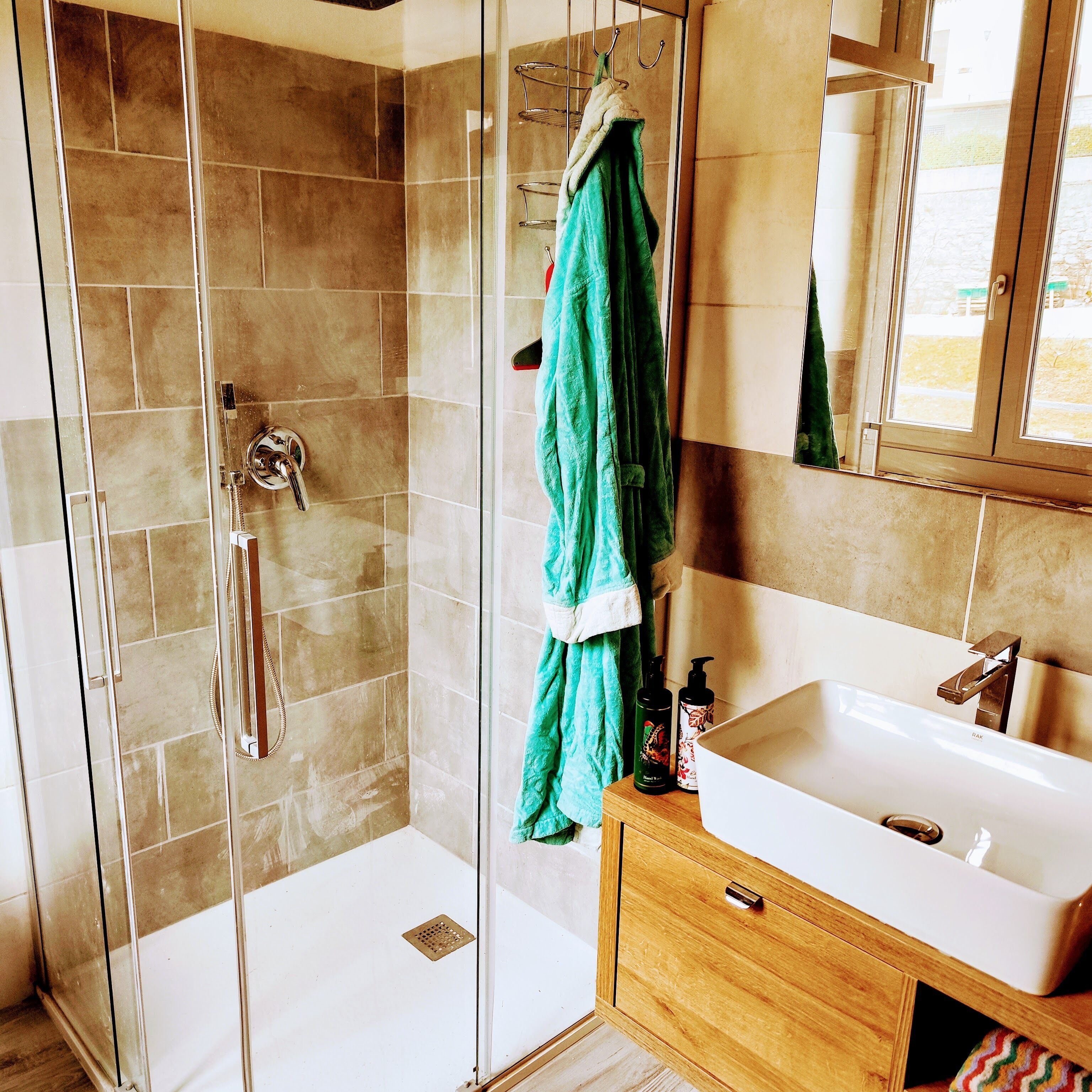 Junior-Suite, Bergblick (mandatory web check-in) | Badezimmer | Haartrockner, Handtücher, Seife, Shampoo