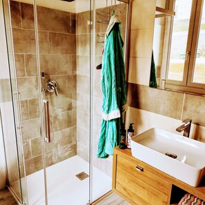 Junior Suite, Mountain View (mandatory web check-in) | Bathroom | Hair dryer, towels, soap, shampoo - Villa Alma Lake Como (Centro Valle Intelvi)