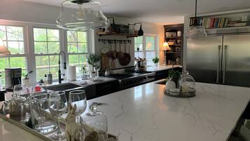 Frigorífic, microones, forn i placa de cuina