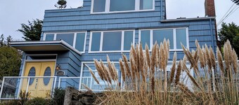 Cozy 1-bedroom apt overlooking Puget Sound, Olympic mtns, Alki Beach, Seattle