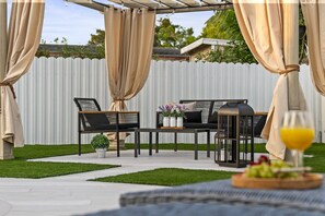 Terrace/patio - Paradise Villa-Heated Pool & Game Room, Beach Near!! (West Palm Beach)