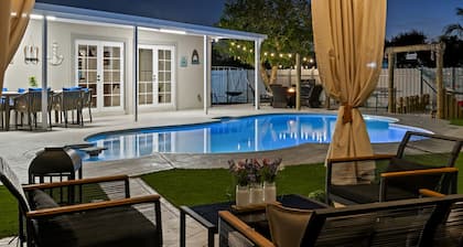 Paradise Villa-Lux Villa Near Beach, Pool & Fun Stay.