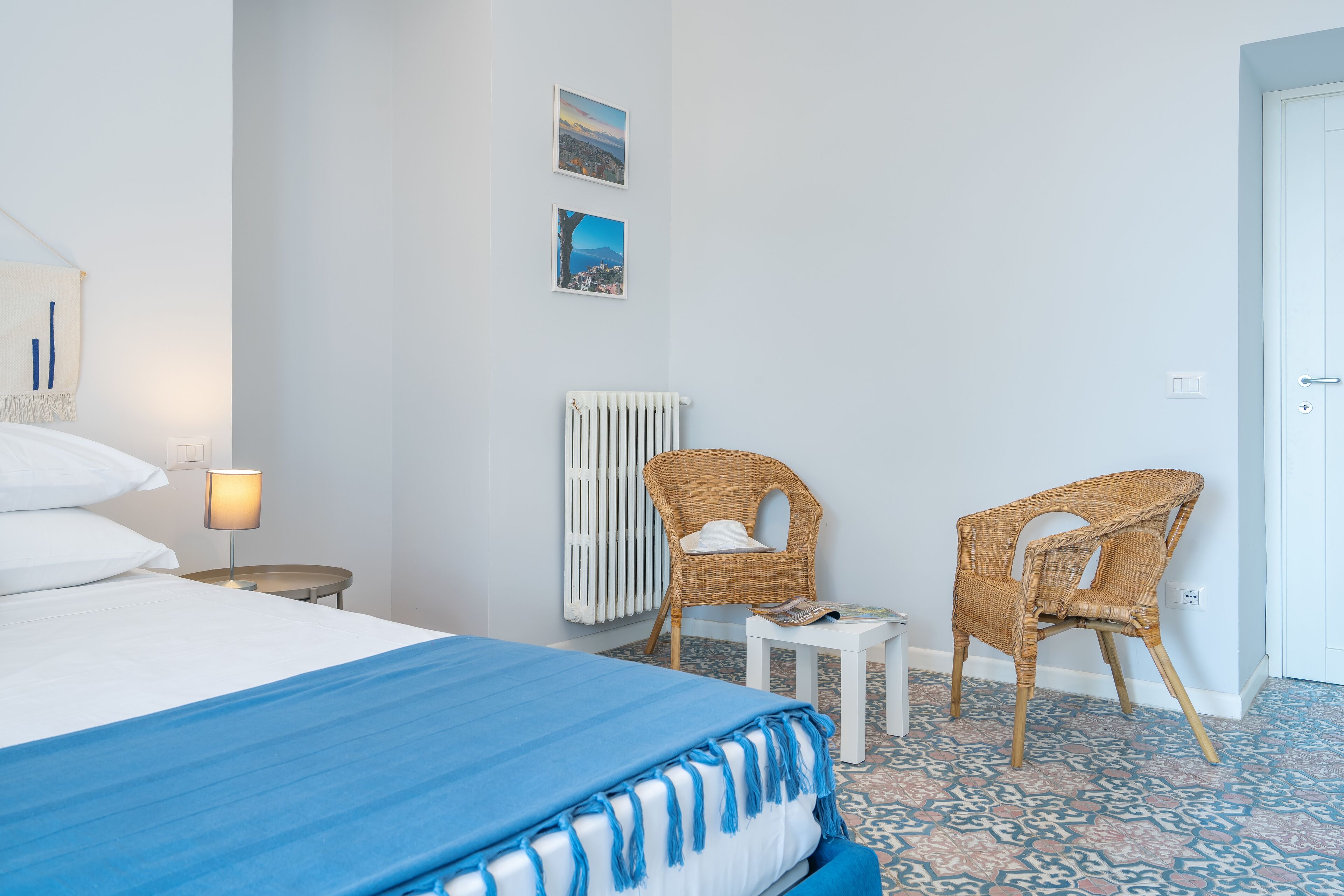 2 عدّة غرف نوم ومكواة/لوح كي وسرير سفر وواي فاي