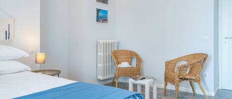 2 عدّة غرف نوم ومكواة/لوح كي وسرير سفر وواي فاي