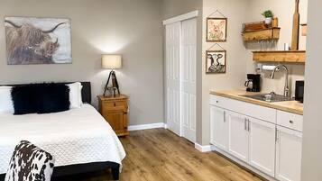 1 bedroom, WiFi (free), bed sheets