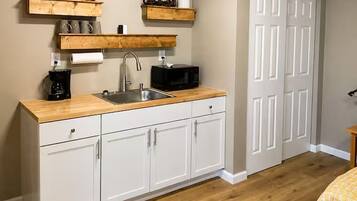 Coffee/tea maker, fridge, microwave, cookware/dishes/utensils