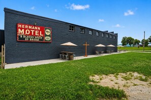 Exterior - The Venue at Hermann – Room 7 Country Studio (Hermann)