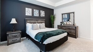 A bedroom with a bed, bedside tables, a dresser, and artwork on the wall. - A Traveler’s dream; Private Townhome 15min to Airport in peaceful Union City (Union City)