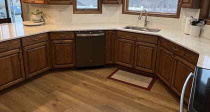 Terrific 5-bedroom house in enjoyable Jamestown with WiFi, AC