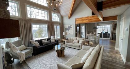 Luxury Lakefront: Captivating Vistas on Jack Lake