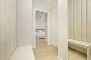 1 bedroom, desk, laptop workspace, bed sheets - Stylish Apartment 7th Floor by Renters (Warsaw)