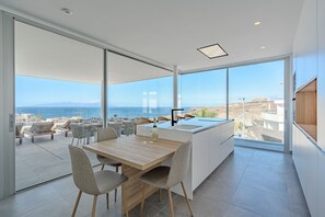 Dining - Villa de Lujo con Piscina Climatizada y Vistas Espectaculares al mar (Callao Salvaje)